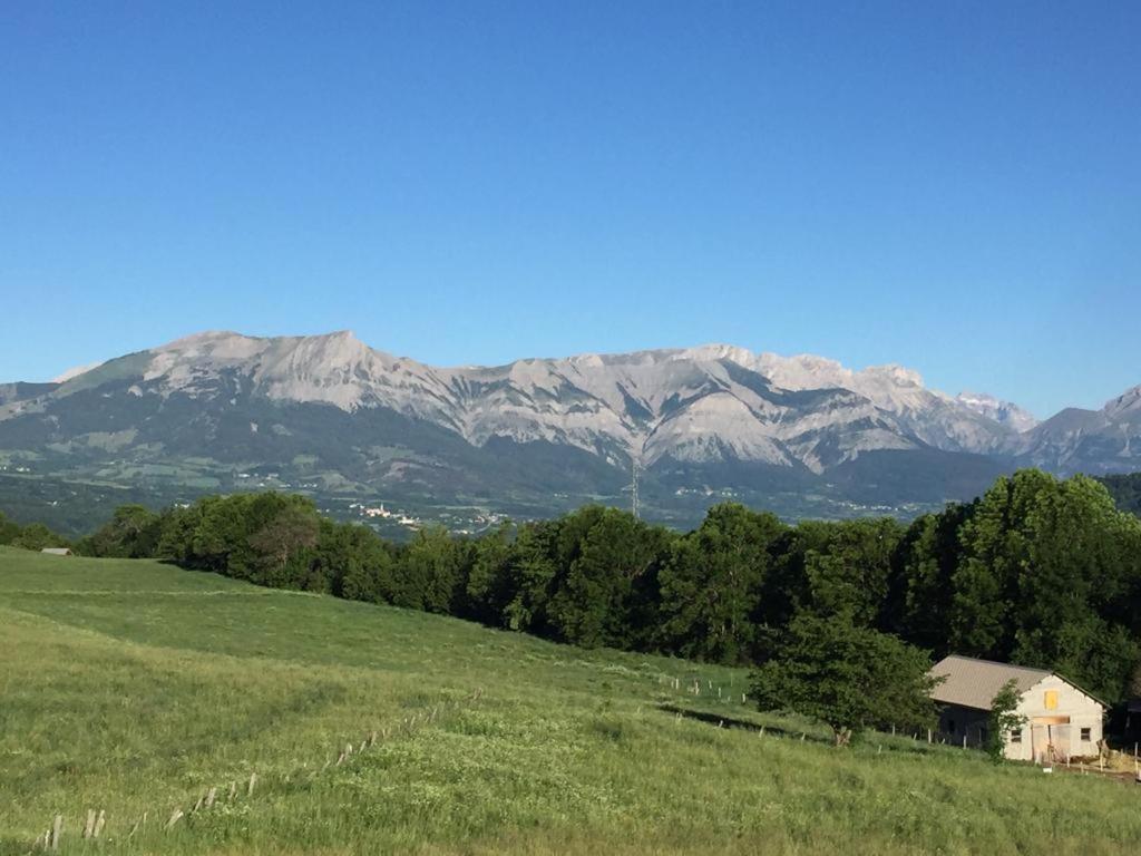 Appartement Offrant Une Magnifique Vue Des Montagnes Saint-Leger-les-Melezes Ngoại thất bức ảnh